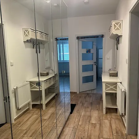 Apartment S Garazi A Balkonem