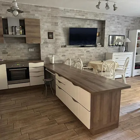 Апартаменты S Garazi A Balkonem *