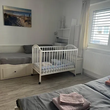 S Garazi A Balkonem Апартаменты