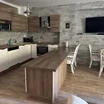 S Garáží A Balkónem *