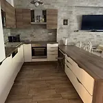S Garáží A Balkónem *