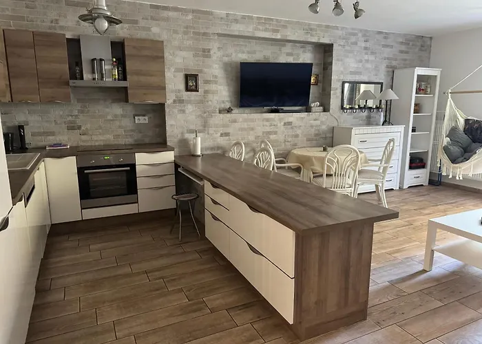 Appartement S Garazi A Balkonem *